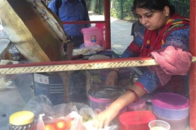 3 करोड़ के बंगले में रहने वाली ये महिला लगाती है सड़क किनारे छोले कुलचे का ठेला