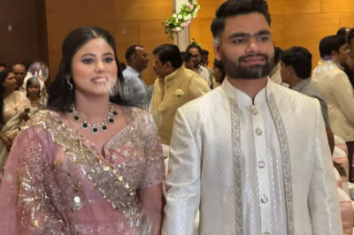 लखनऊ में भव्य समारोह में भारतीय क्रिकेटर रिंकू सिंह और सपा सांसद प्रिया सरोज की सगाई
